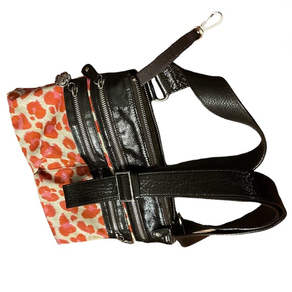 Brighton Orange Pink Color Print Multi Pocket Silver Hardware Crossbody Bag! - Picture 9 of 11